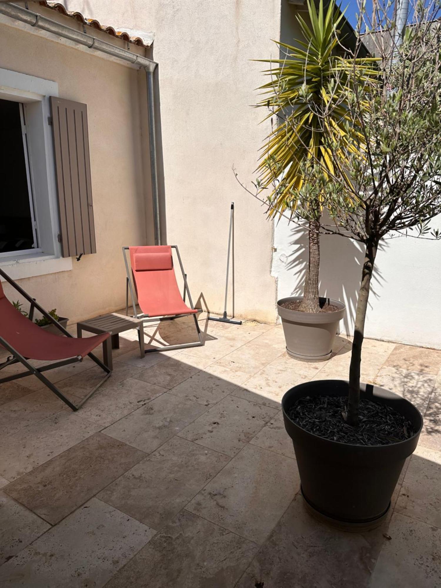 Bel Appartement Terrasse 4 Etoiles Intra Muros Aigues-Mortes Exterior foto